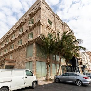 Delmon Hotel Suites